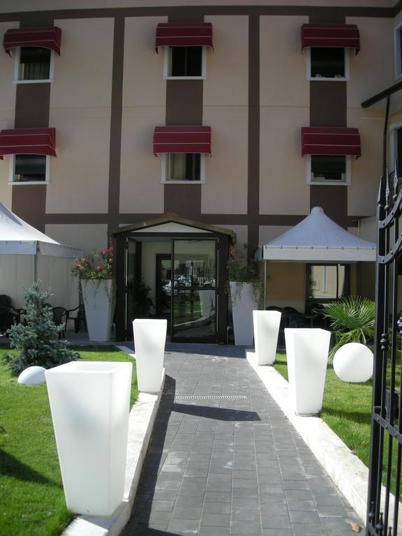 Hotel De Meis Capistrello Kültér fotó
