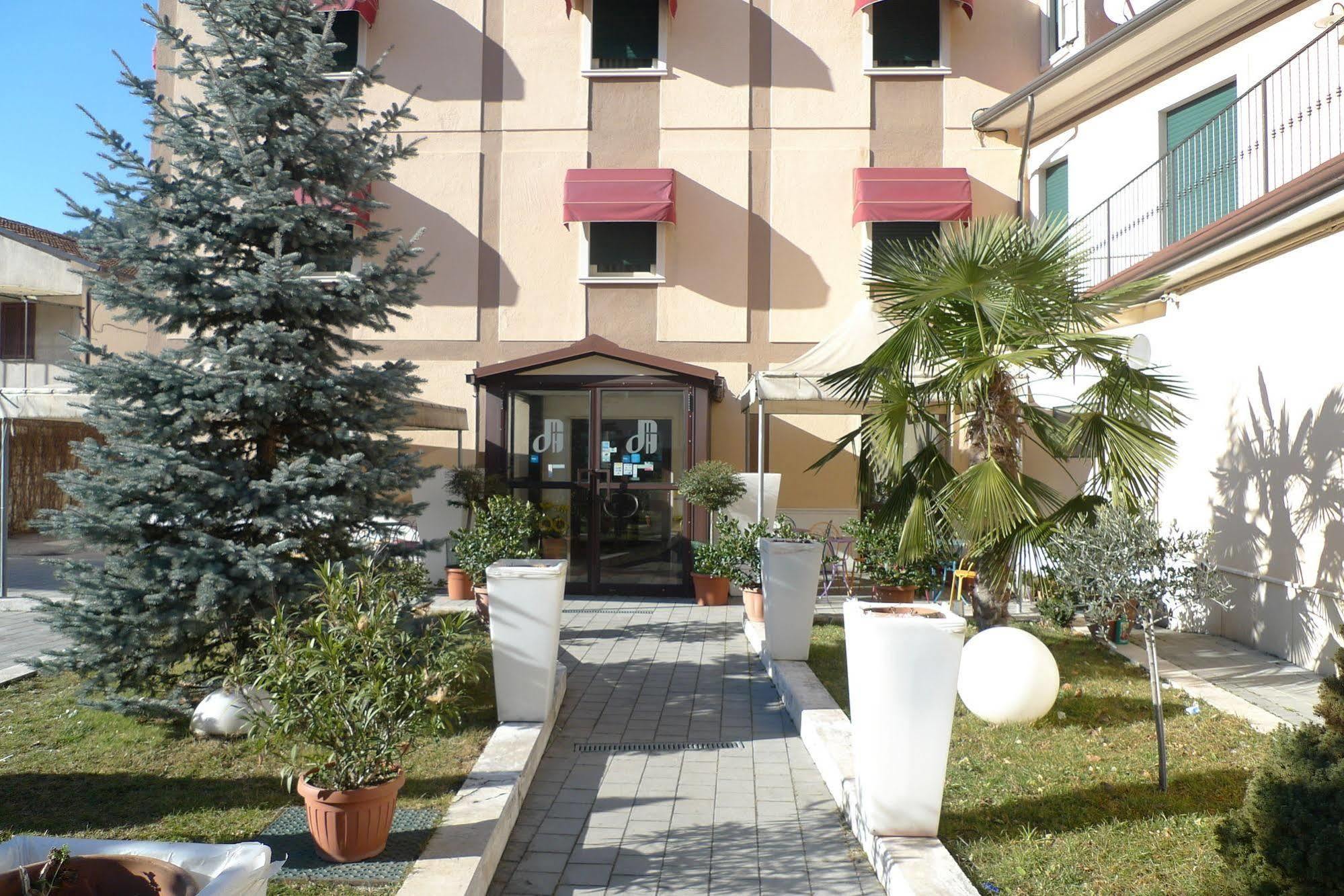 Hotel De Meis Capistrello Kültér fotó