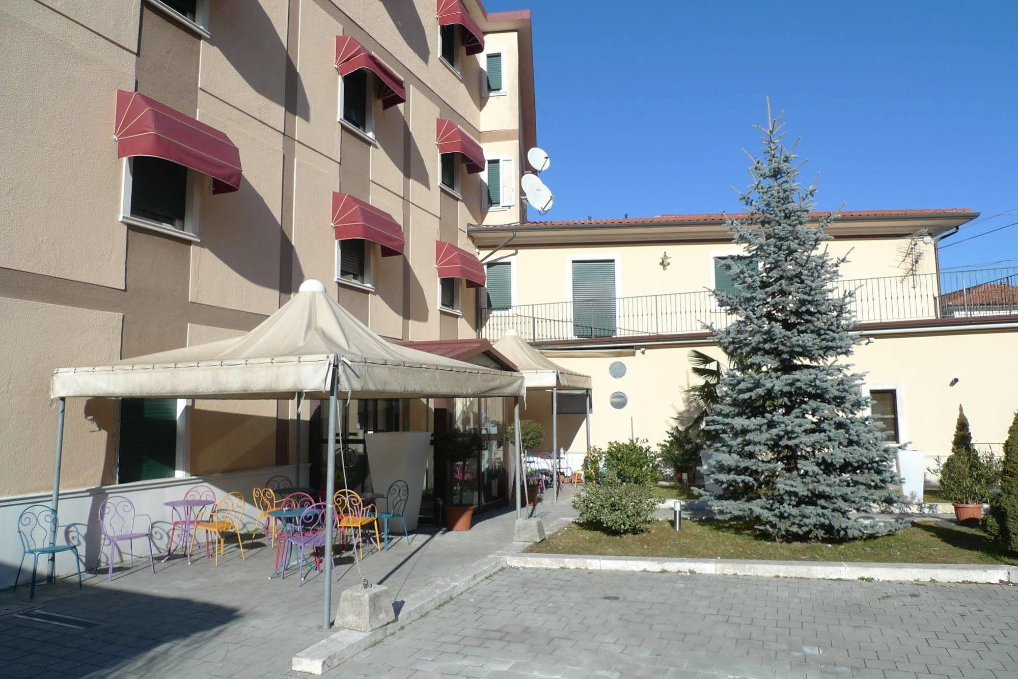 Hotel De Meis Capistrello Kültér fotó